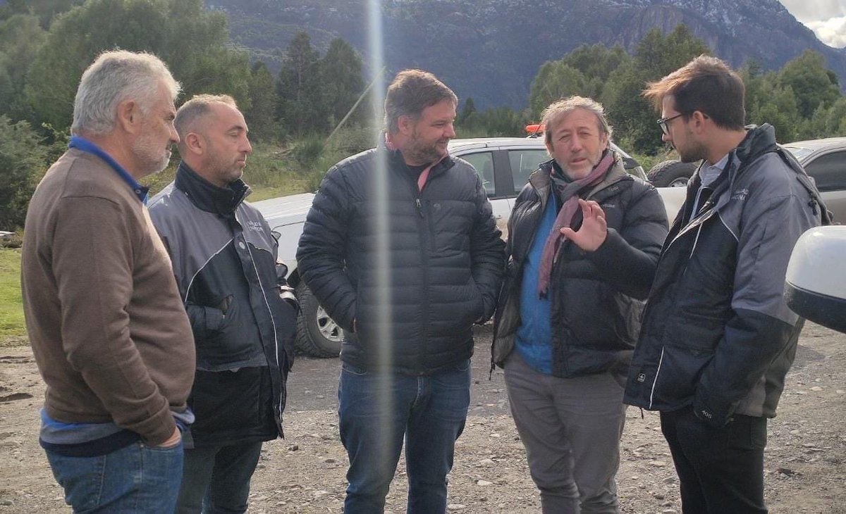 patriciogok's tweet photo. Recorrimos la #RN259 hacia el paso internacional Futaleufú que une a #Argentina con #Chile donde se van a realizar distintas obras que mejorarán la vinculación de ambos países, beneficiando las economías regionales y el turismo https://t.co/wsEadKDtKn