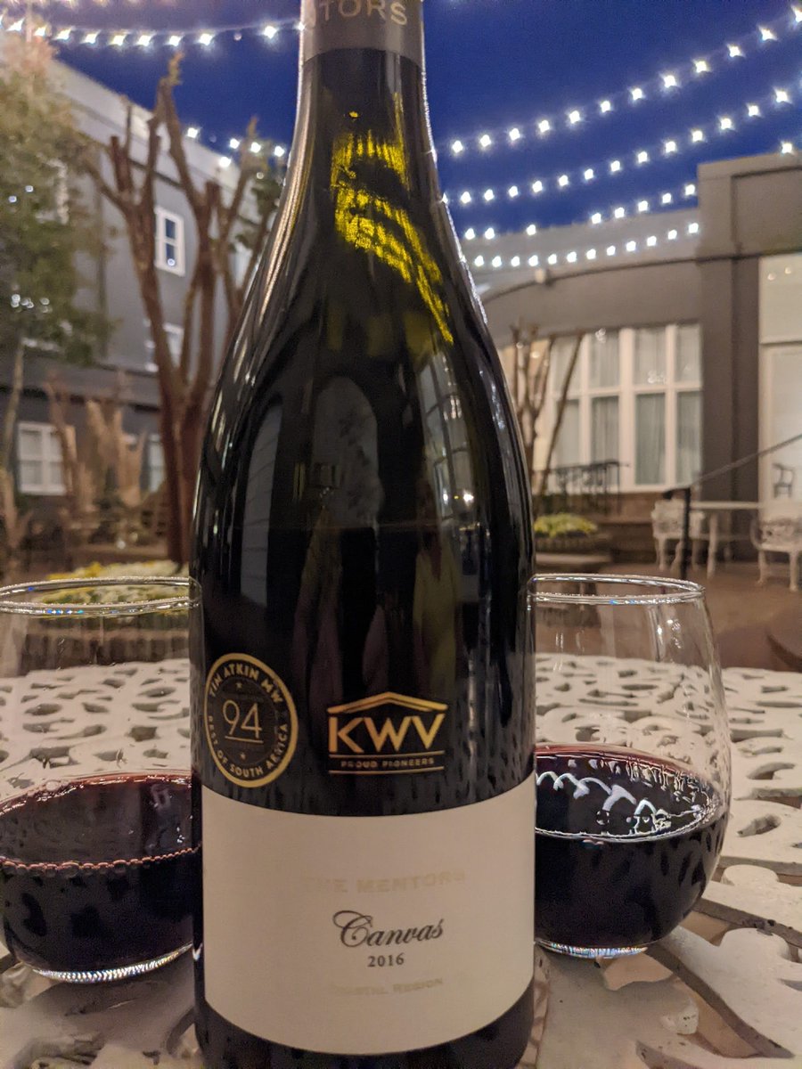 Uncork our new post: The Mentors 2016 Canvas Red Blend, Western Cape vino-sphere.com/2022/04/the-me… @SustainableKW @LadySadie66 @apwasiwine @KWV_TheMentors @WOSA_USA #winelover #winetasting #SAwine