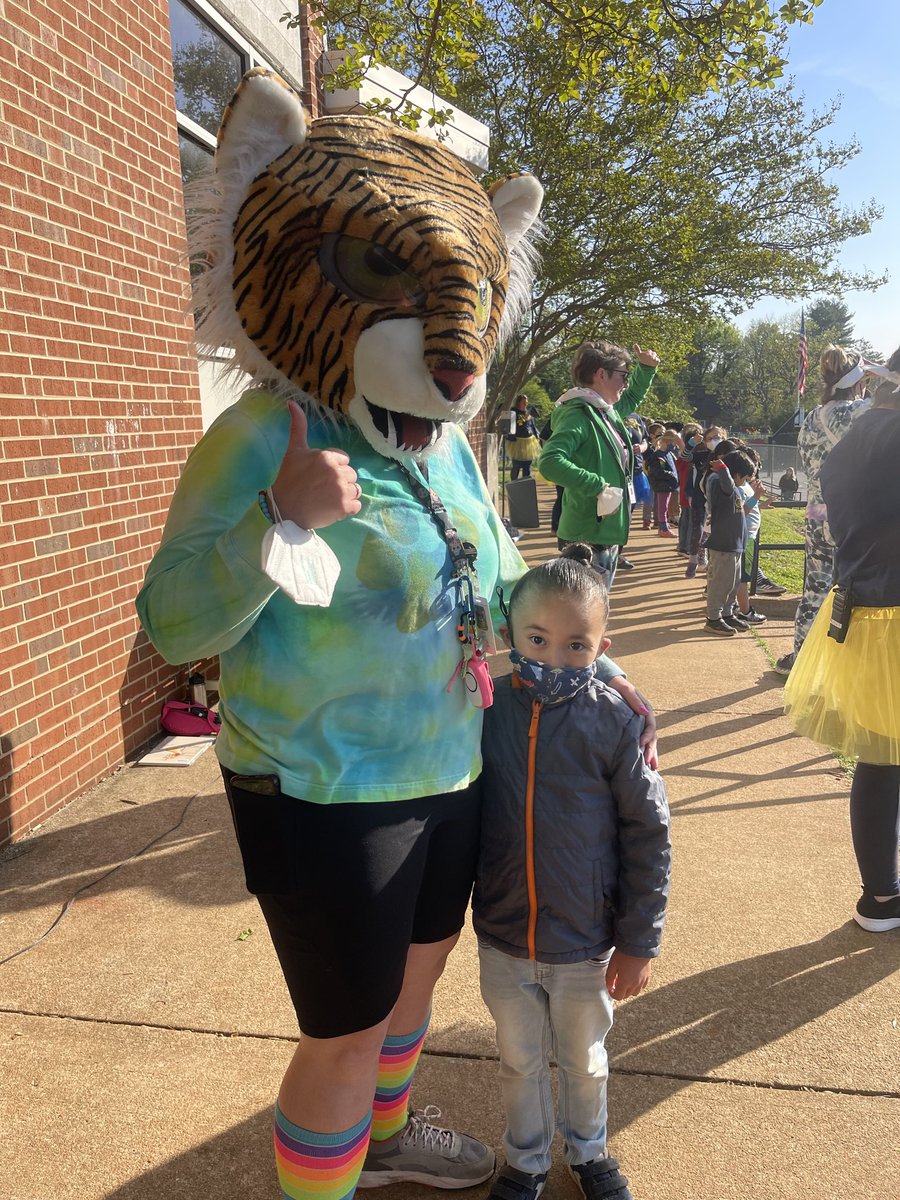 All4FreeMe's tweet photo. Walk-A-Thon is one of my most favorite days of the year! The energy and laughter and spirit of the event speaks volumes about culture of BME! @BMESBobcats #oneBME 🐾 https://t.co/7JtdeKx1WM