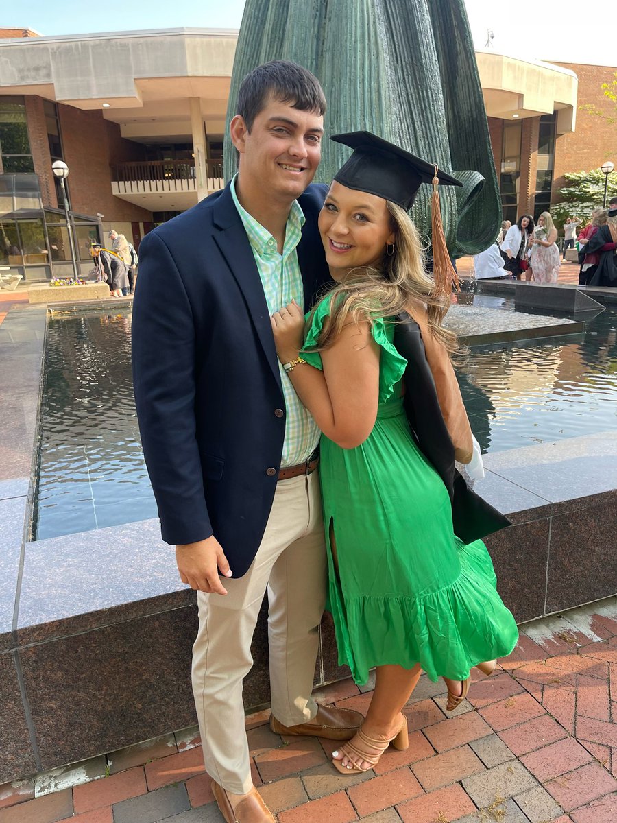 beardallmatt's tweet photo. Congrats on graduating with your MBA. Proud of you Mackenzie!! @Mcombow https://t.co/kTqBMYN8bD