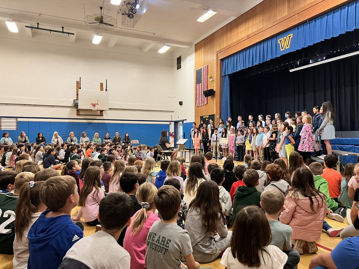 Mrs. D Washington School tweet media