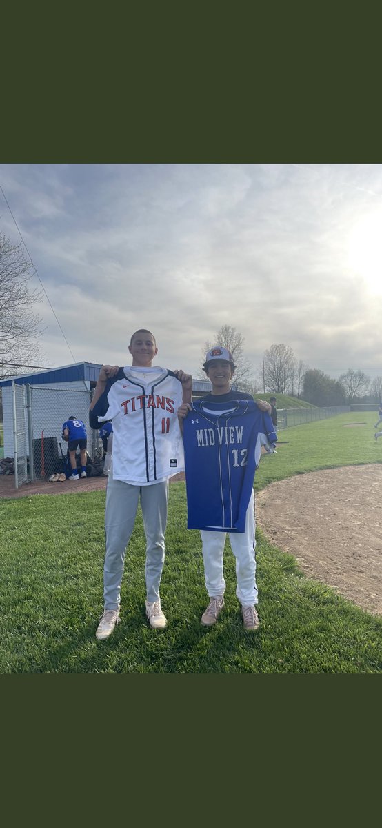 T3Warhawks_Rua's tweet photo. Jersey swaps keep goin! @remyjones45 and @zak_jockel23
π€π» #T3fam https://t.co/aJ0jcjppsn