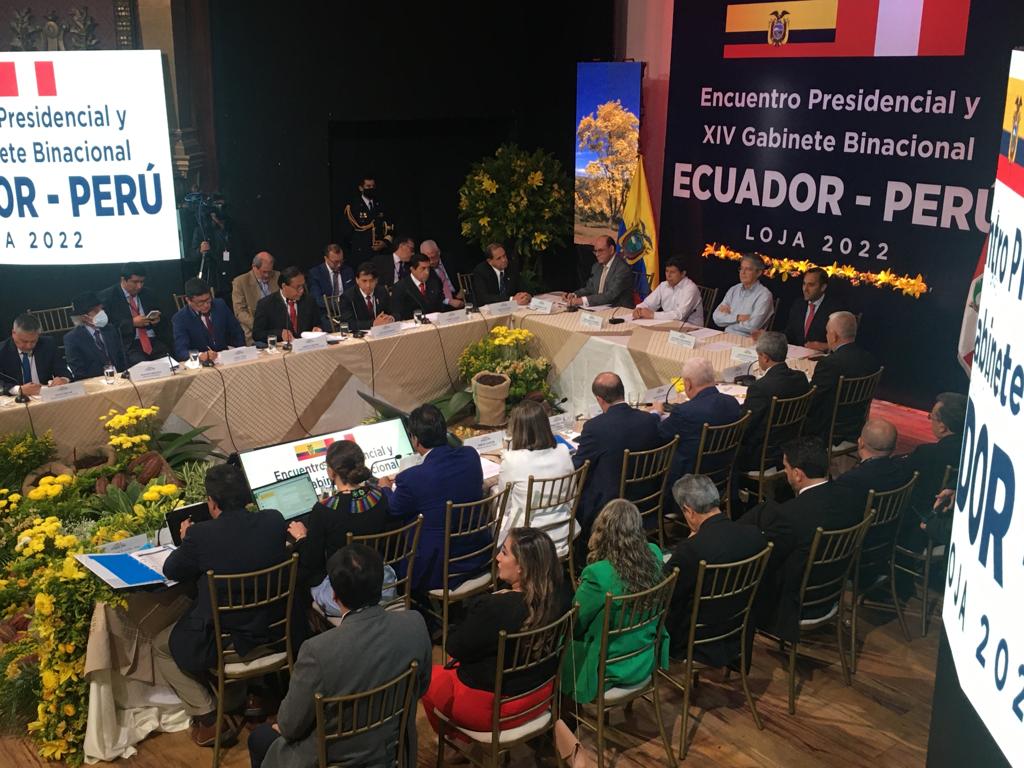 gabyceli89's tweet photo. Cobertura con mi amiga querida @Maguburneo en el Encuentro Presidencial y XIV Gabinete Binacional #Ecuador #Perú https://t.co/flhmD24Vu7