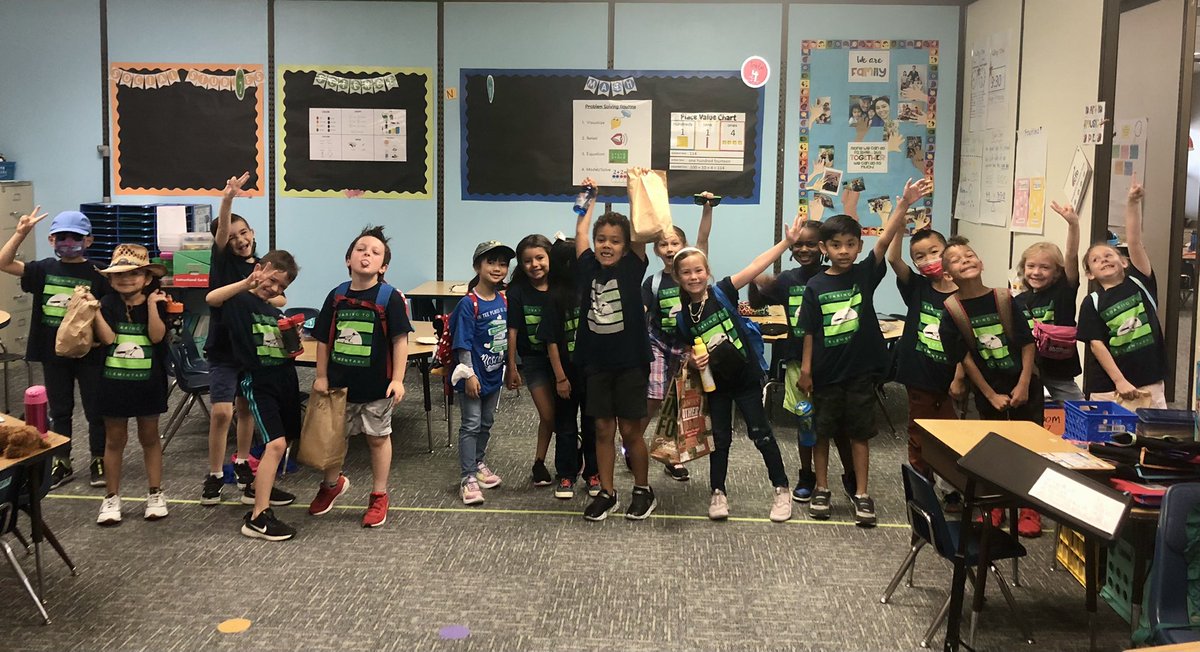 MrsHarrisRES's tweet photo. First ever field trip for these 1st graders! All a new but fun experience for these kiddos! Enjoyed taking what we’ve learned about animal adaptations and habitats and applying it at the @DallasZoo! Love these monkeys of mine! @RosemeadeSoars @CFBISD @christy_clain @PrincipalLG https://t.co/a2DQss8ALM