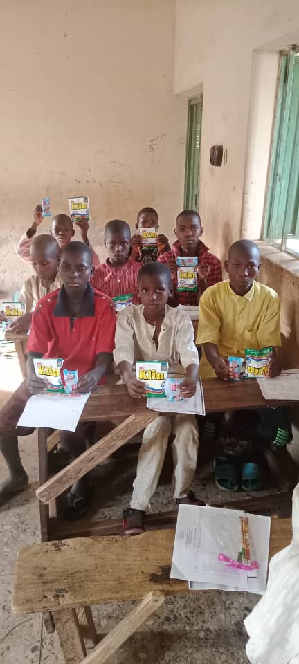 Abdul___UA's tweet photo. If their parents fail them, the society shouldn't. They have right to education just like you and I. Sensitize them on hygiene, feed and teach them. Always be altruistic, do the little you can with the little you have.
#feedandread
#HFactor https://t.co/QQnTLCUbbg