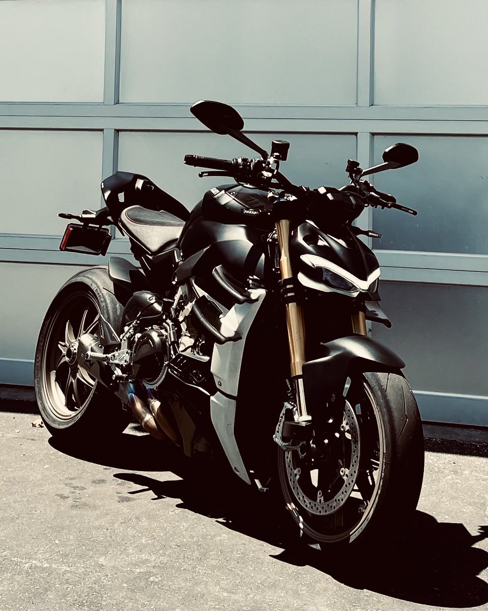 Li’l something for the weekend… 

#StreetfighterV4  #Ducati