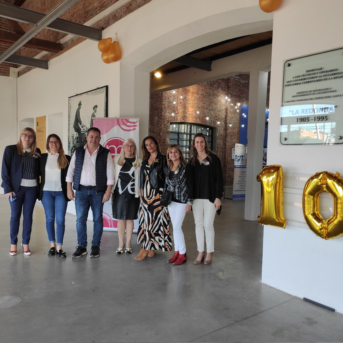 SebaJulieracSF's tweet photo. 🎂 Compartimos el festejo por el 10° aniversario de la Cámara de Mujeres Empresarias y Emprendedoras Santafesinas (Camees)
👏Felicitaciones a la Cámara y a todas las mujeres que apuestan por el desarrollo de sus propios proyectos personales y colectivos.

#camees #emprendedoras https://t.co/NKBQXhoA19