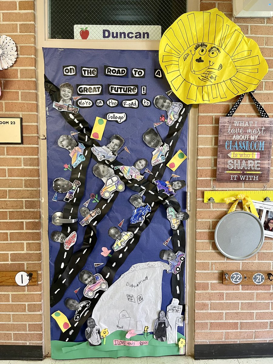 AngelaDuncan42's tweet photo. Weβre on the road to college in Room 23! We had so much fun making this together today!π #WeRiseLP https://t.co/KJImmLkXKI