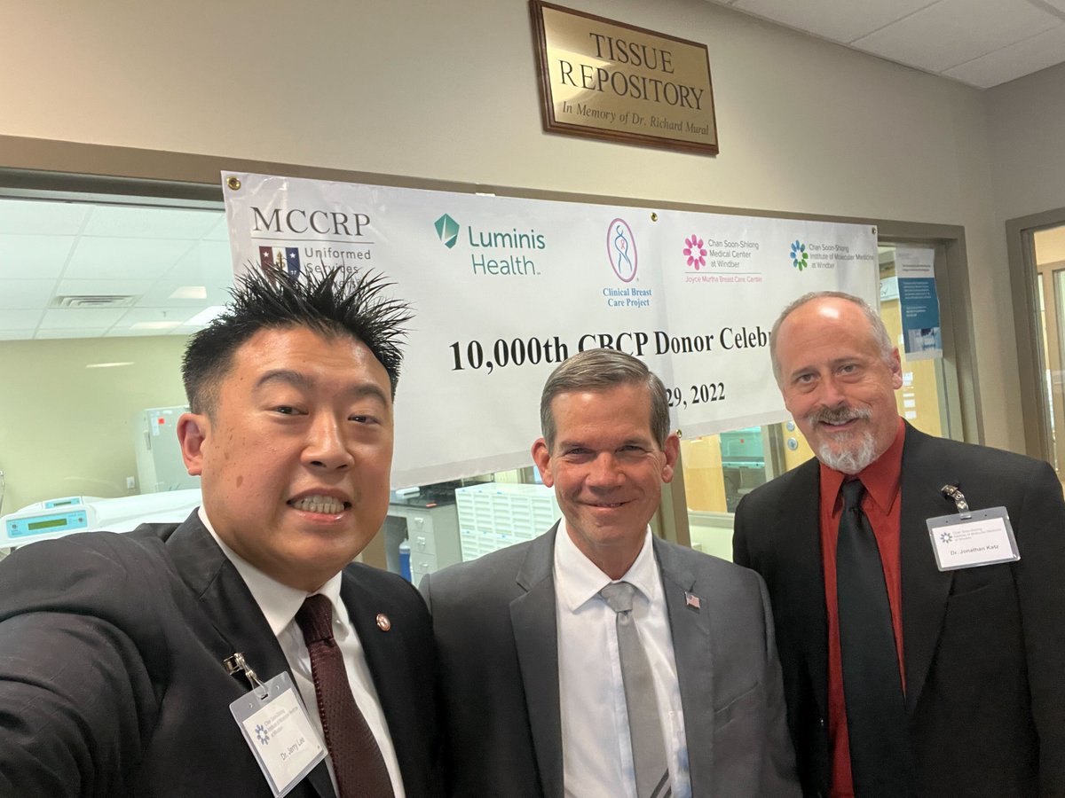 EMILosAngeles's tweet photo. The @EllisonInst's Dr. @jleePSOC and Dr. Jonathan Katz were on hand today to celebrate the milestone 10,000th donor sample to the #ClinicalBreastCareProject's biobank. https://t.co/22atUNzd4r