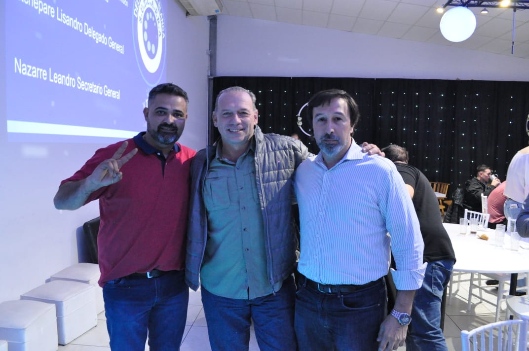 SutcapraOk's tweet photo. Con la presencia de nuestro Secretario General @LeandroNazarre y el ministro @SergioBerniArg, celebramos en Bahía Blanca un nuevo aniversario de nuestro Sindicato y el Día del CAP y conmemoramos el Día del Trabajador junto a 150 compañeros y compañeras #SUTCAPRA https://t.co/e98ZVGyvE0