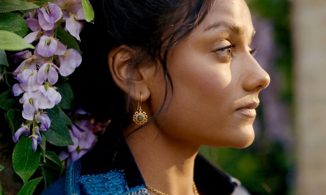 menacetoanthony's tweet photo. Kate in episode three 🌿🌸 https://t.co/zAlktfivfO
