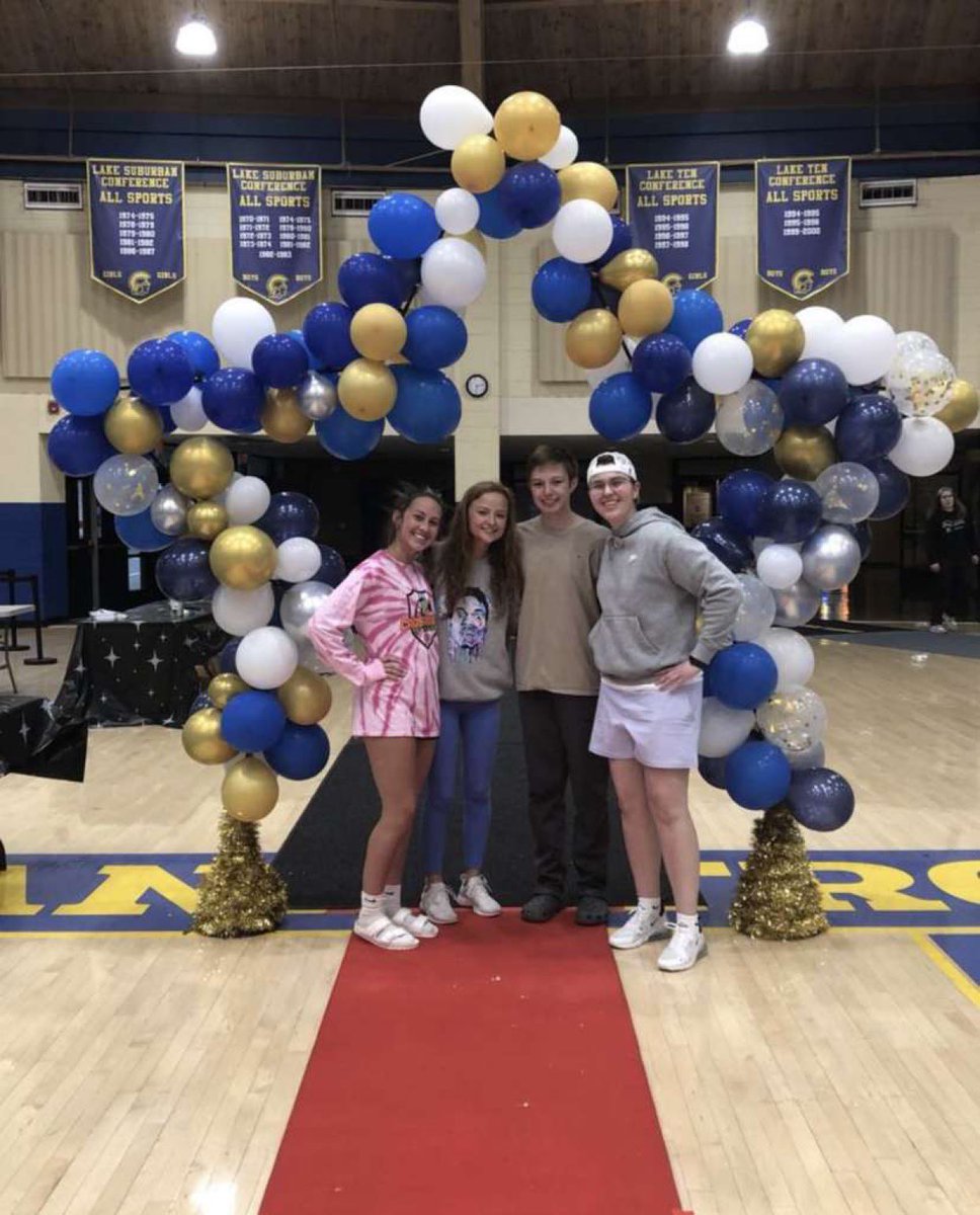 we_dontmakekeys's tweet photo. Huge thank you to those who helped set up for Grand March! We hope everyone has a great time at prom!🤩❤️ https://t.co/ayVzrdTc4j