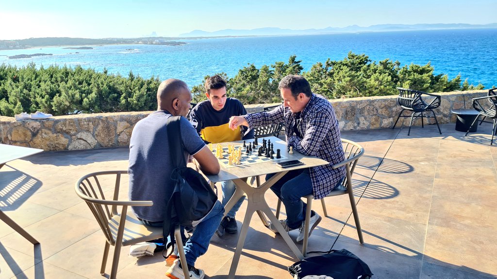 SunwayChessOpen's tweet photo. Analysis "room" at the @Chessable Sunway Formentera Chess Festival. https://t.co/DrKxVX1g8B