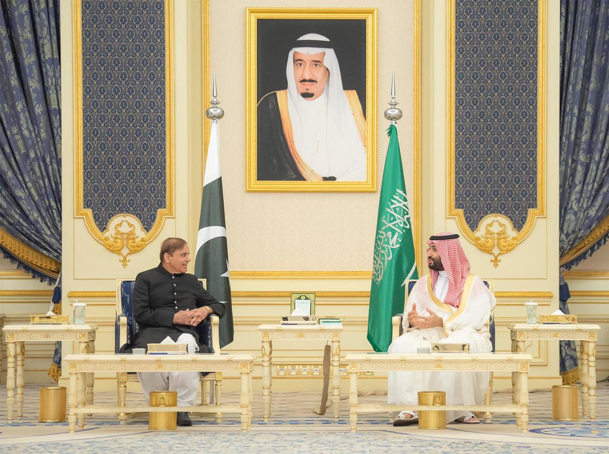 spagov's tweet photo. #صور_واس | جانب من اجتماع سمو #ولي_العهد مع رئيس وزراء باكستان.
#واس https://t.co/ID3rxk7ltI