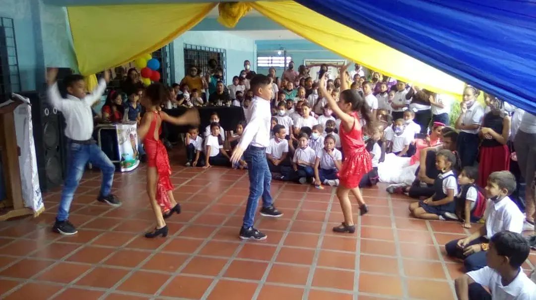 Imculmatnosune's tweet photo. La ruta de la #danza llegó a la Escuela Básica "José Damián Ramírez Labrador"

https://t.co/XqU6zW3pxH

#Maturin
#Monagas
#Venezuela
#MonagasPotenciaCultural
@ANAFUENTES_PSUV
@ErnestoLunaPsuv https://t.co/PBcqDfN6jA
