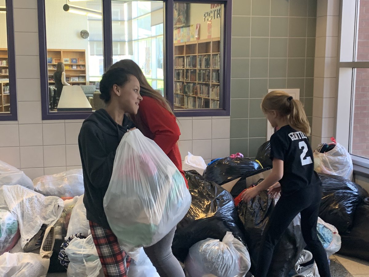 SVE filled the bus! The 2022 clothing drive was a success. Thank you to the SVE community, Mrs. Anderson and helpers!