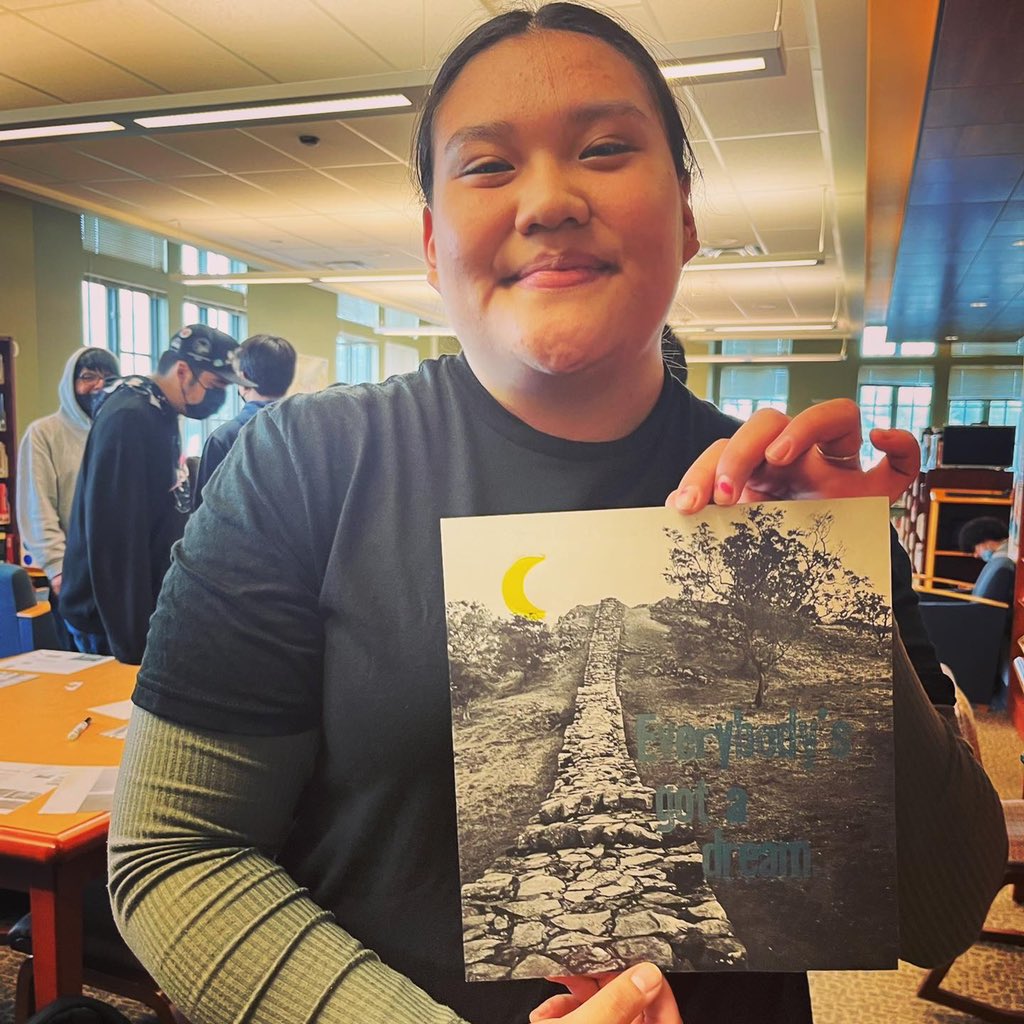 lincolnabesread's tweet photo. “Everybody’s got a dream” 🌙🖤💛 A quote from the book we just finished: In the Heights. Thank you @Write253 for coming to Lincoln and printing with us! 🖼 @AbeConnection @TacomaCreates @TPSLibraries @tacomaschools @lincolnabesread https://t.co/twRZU9xjbu