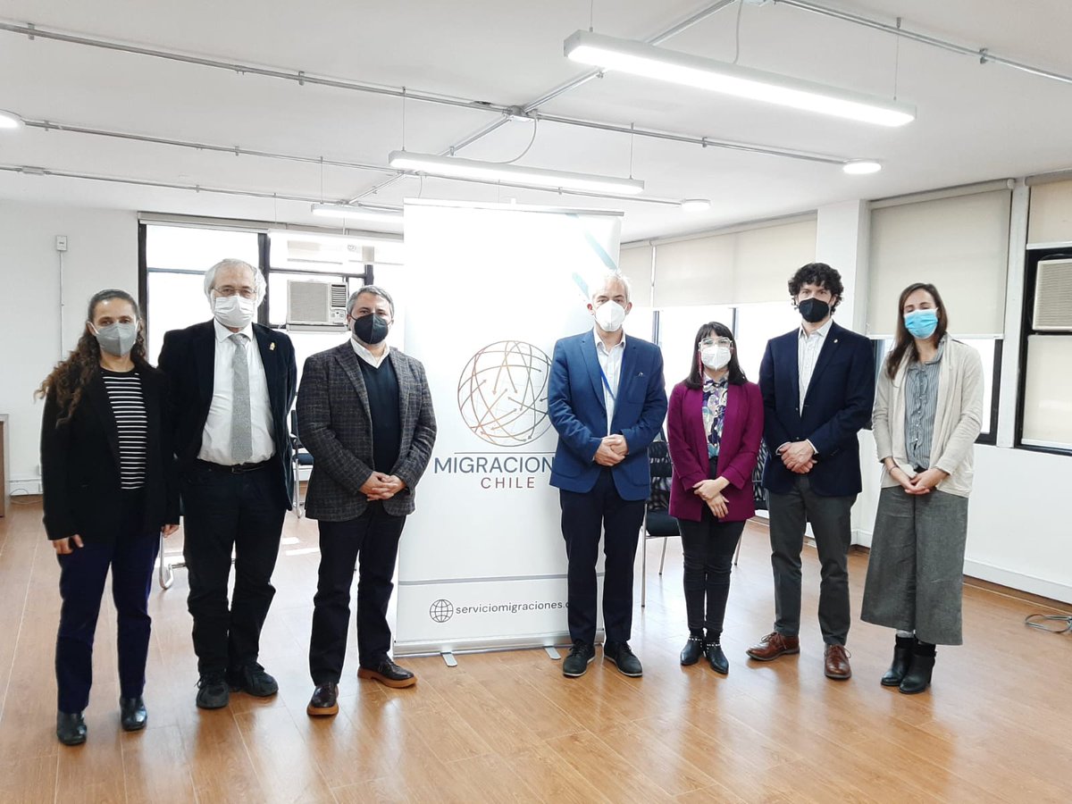 eduardothayer's tweet photo. Hoy nos reunimos con @LearnChile y @CRUCH_cl para saber mas de su rol en promoción de la llegada de  estudiantes, profesores e investigadores extranjeros a Ues chilenas. En @MigracionesCL entendemos que el desarrollo del conocimiento científico es mandato del pdte @gabrielboric https://t.co/AYakbMeZ4v