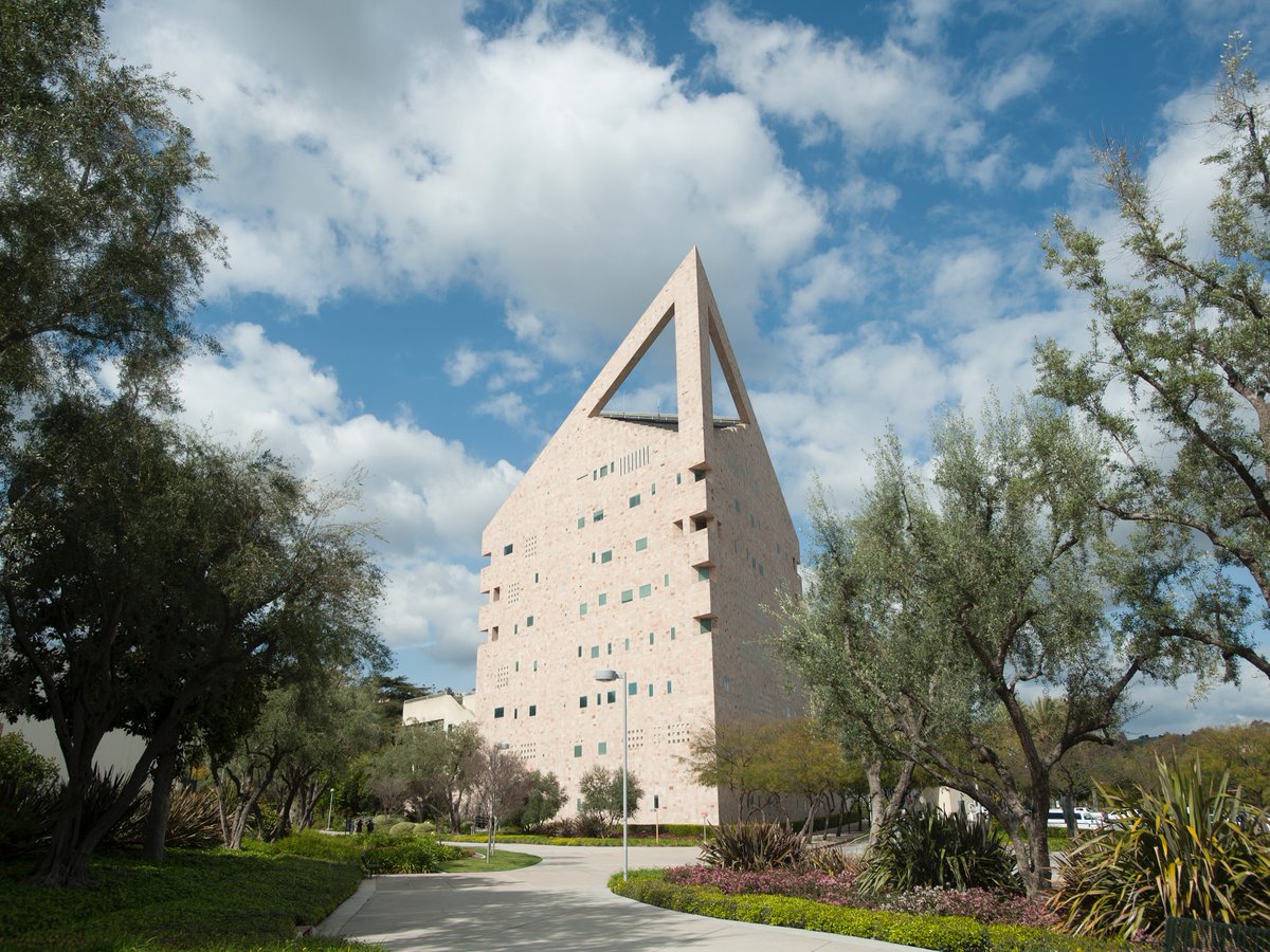 calpolypomona's tweet photo. We are saying goodbye to our beloved CLA Tower. 

Starting May 9, scaffolding and wrap will completely cover the building’s iconic façade in preparation for brick-by-brick demolition.

Demolition details: https://t.co/iHushG3tP7
Photo opportunity info: https://t.co/yvsXQMyExu https://t.co/VDOnnVHEWt