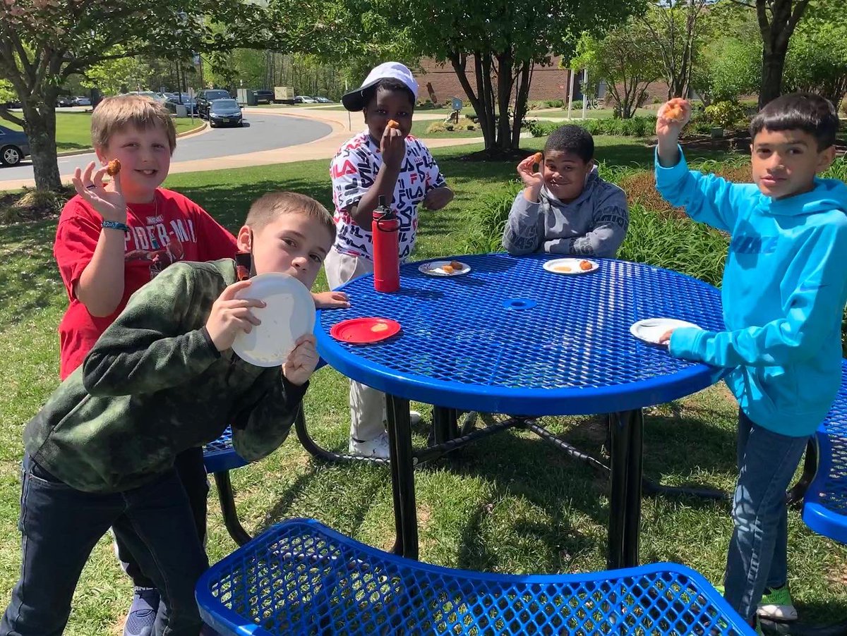 ScottAC1_ITC's tweet photo. Because our class was the top fundraiser for the Boosterthon, we earned a @ChickfilA party from the @TMESEagles PTO! 🤩😋 #yumm #tmeseagles @choosebooster https://t.co/76ugxdx375