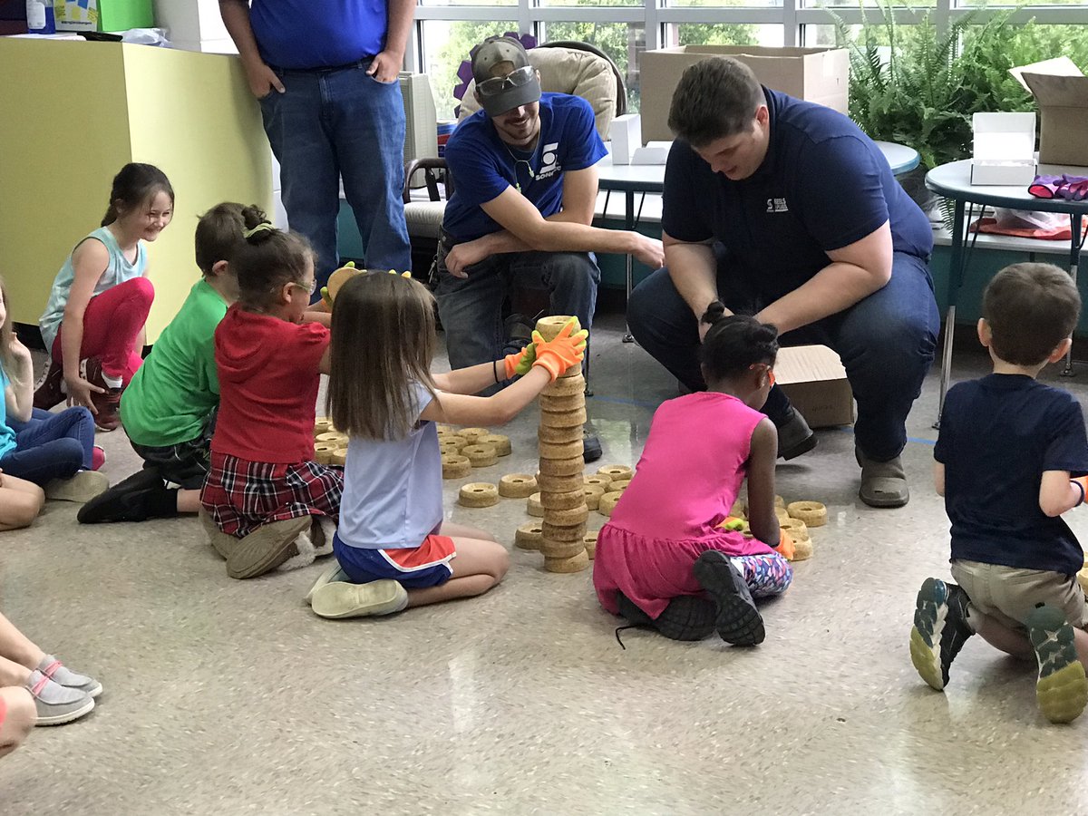 MariannParker_1's tweet photo. Thank you @Sonoco_Products for sharing with @barkleybridge about your innovative products. We appreciate your support of our school! #smalltownsupport #hartselle https://t.co/vrvzoUy2f9
