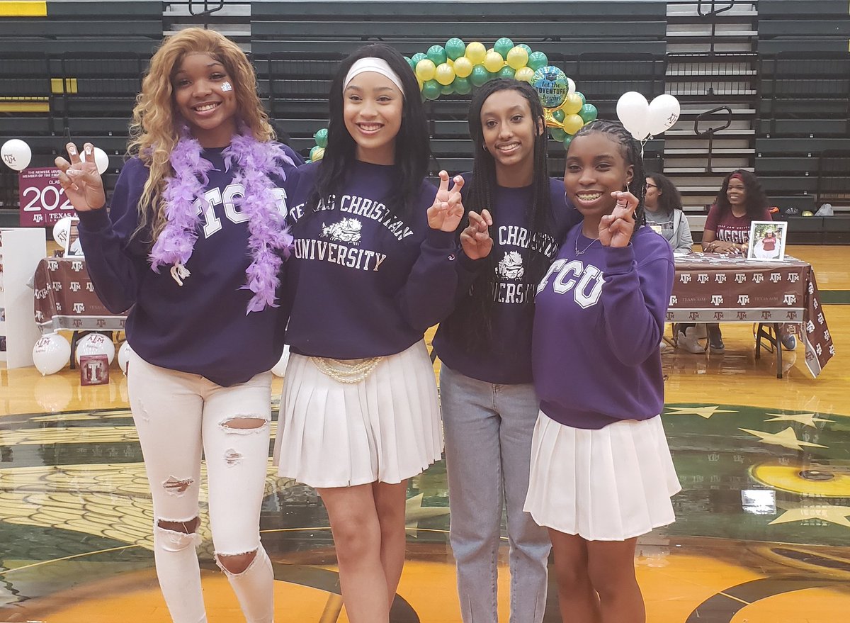 rford1913's tweet photo. DESOTO HIGH SCHOOL ACADEMIC SIGNING DAY!! #eagleexcellence https://t.co/npF7S8Ah0F