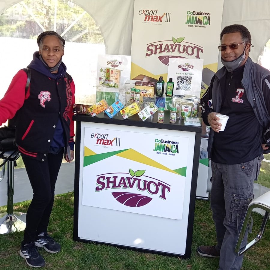 Jamprocorp's tweet photo. Jamaica's Irie Spot Pavilion is already buzzing at #PennRelays 2022!
Swipe to see highlights of today's special #DoBusinessJamaica Investment Luncheon as 5 of JAMPRO's #ExportMax III participants pitched their authentic Jamaican products to potential distributors in the USA. https://t.co/SMF52BgIWd
