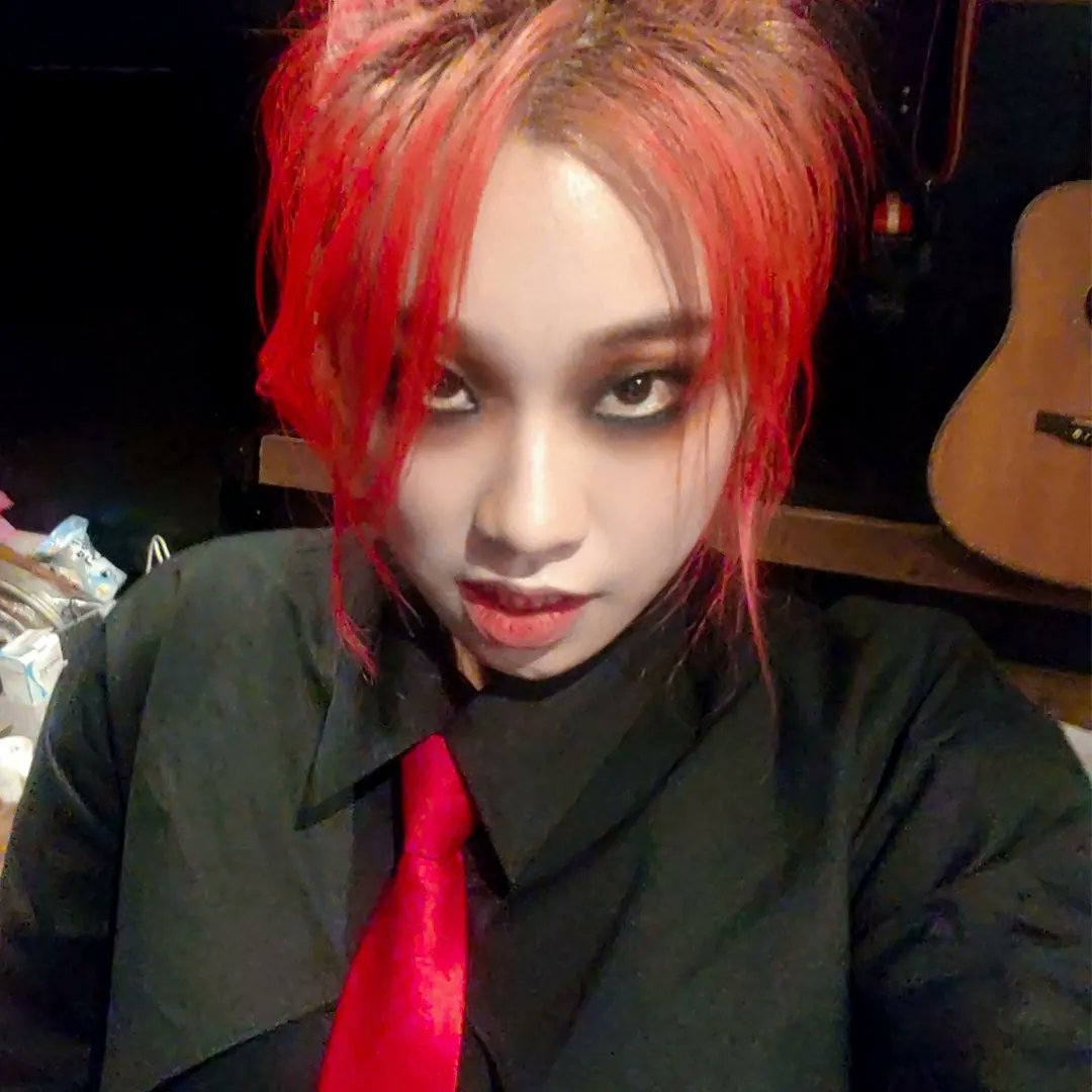 CallMeIree's tweet image. 이번 영상에선 안 웃으려고 연습했다구!!
I practiced not to smile!!!!!
안 웃으니까 좀 민망하긴 했어요. 나 아니 것 같아서😅