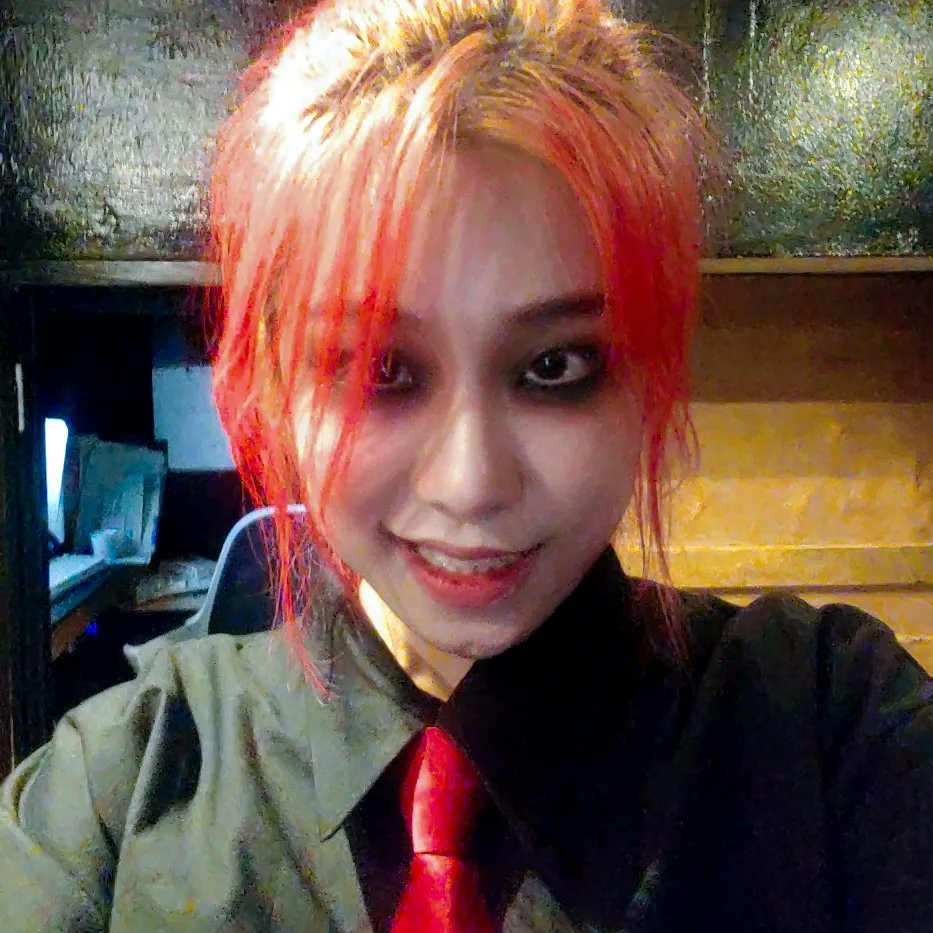 CallMeIree's tweet image. 이번 영상에선 안 웃으려고 연습했다구!!
I practiced not to smile!!!!!
안 웃으니까 좀 민망하긴 했어요. 나 아니 것 같아서😅