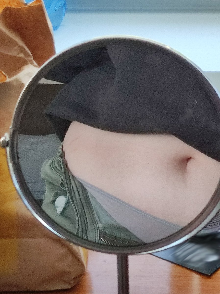dvrlingvivi's tweet photo. tummy? (ignore my dirty hoodie 🙂) https://t.co/iI99MJurTO