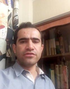 وقتي كه بي مايگان از نردبان شهرت در سيماي ملي بالا ميروند !
كسي كه كل رزومه اش وراجي و بيان حرف هاي پولوليستي بوده (كنكور-پزشكي-وكالت)بالاخره جايي دم خروسش بيرون خواهد زد
جامعه شناس ،استاد دانشگاه،نويسنده 
#مجید_حسینی