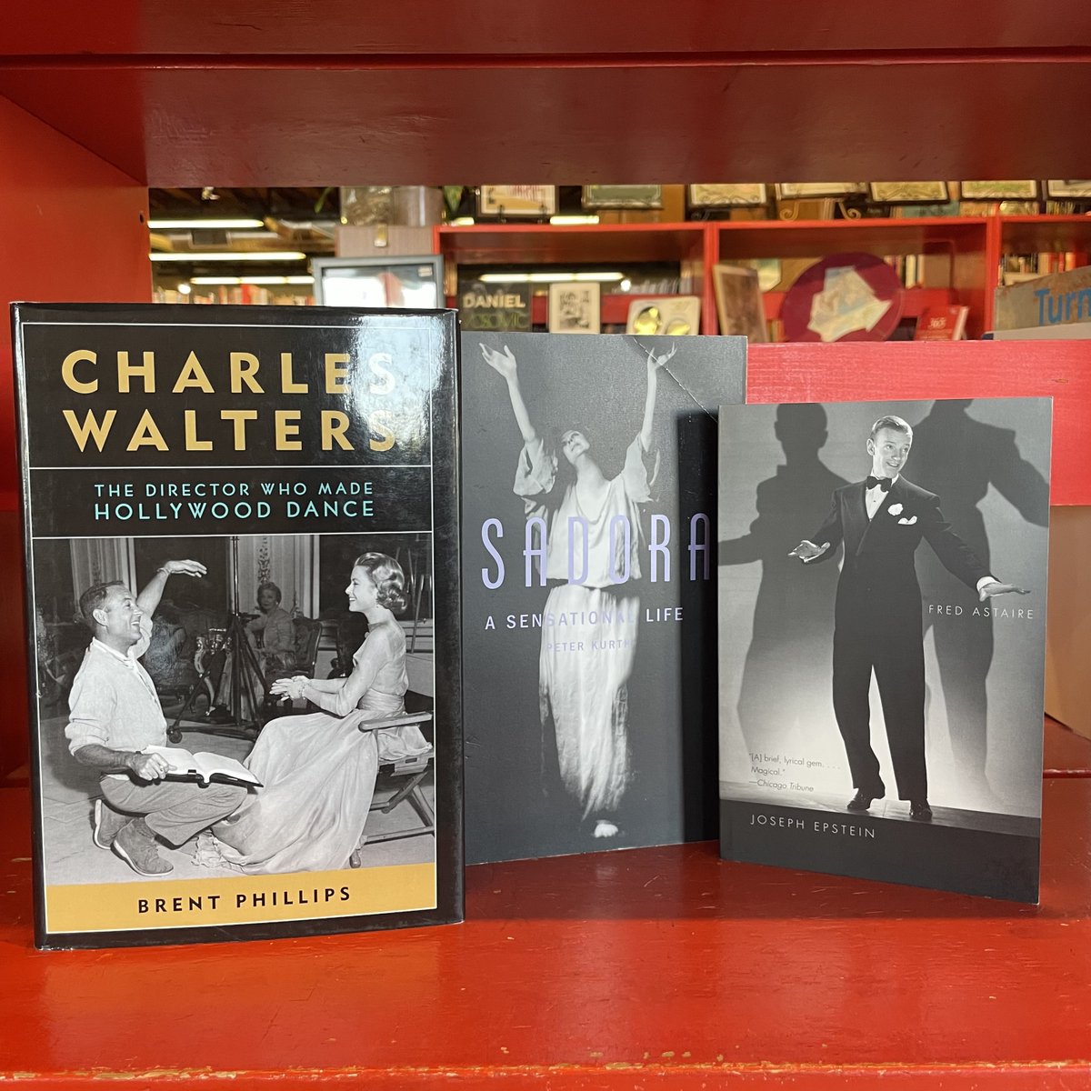 bookmans's tweet photo. Today is International Dance Day! Celebrate with your favorite moves!
#dance #internationaldanceday #groovething #books #independentbookstore #dvd #bluray https://t.co/2BpoGoH0up