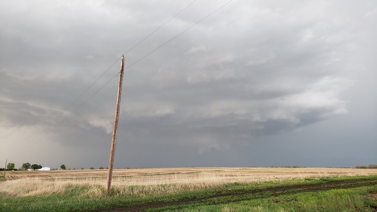 Tornado warned storm looking NE from 5 SSW Enterprise at 7:05 pm #kswx <a href="/NWSTopeka/">NWS Topeka</a> #kansasing