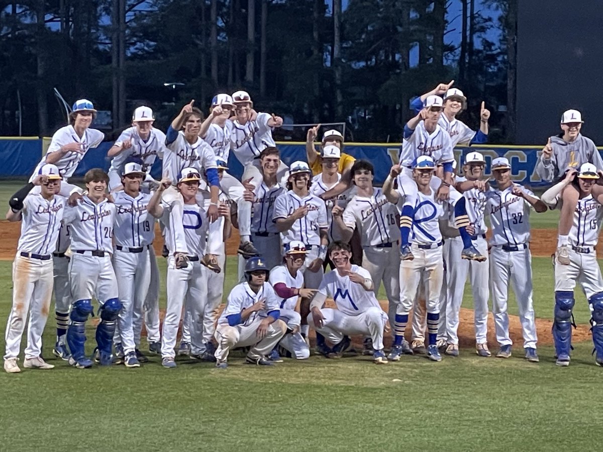 ⁦<a href="/LexHSBaseball/">LexingtonHSBaseball</a>⁩ region champs and finishes the week with another sweep.