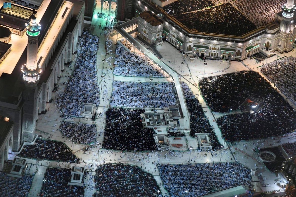 HaramainInfo's tweet photo. The completion of the Quran at Masjid Al Haram https://t.co/FahSLRlxKQ