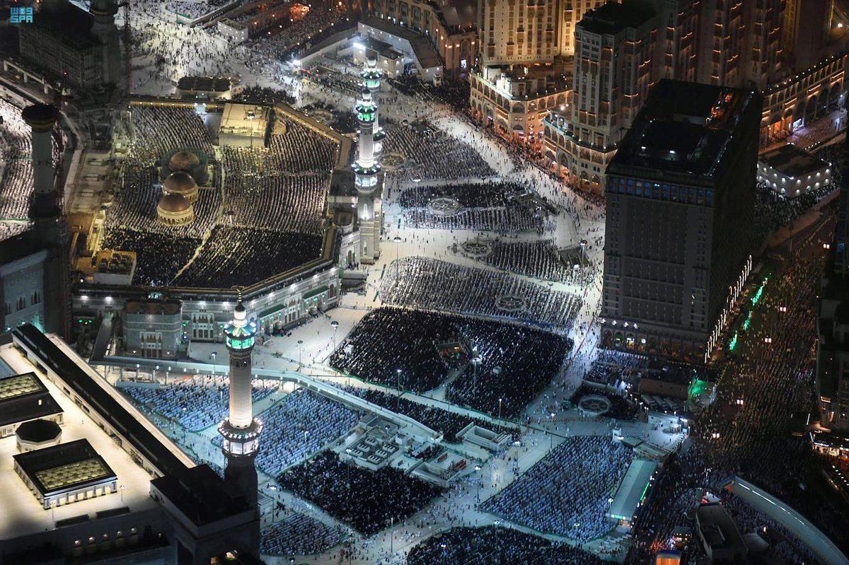 HaramainInfo's tweet photo. The completion of the Quran at Masjid Al Haram https://t.co/FahSLRlxKQ