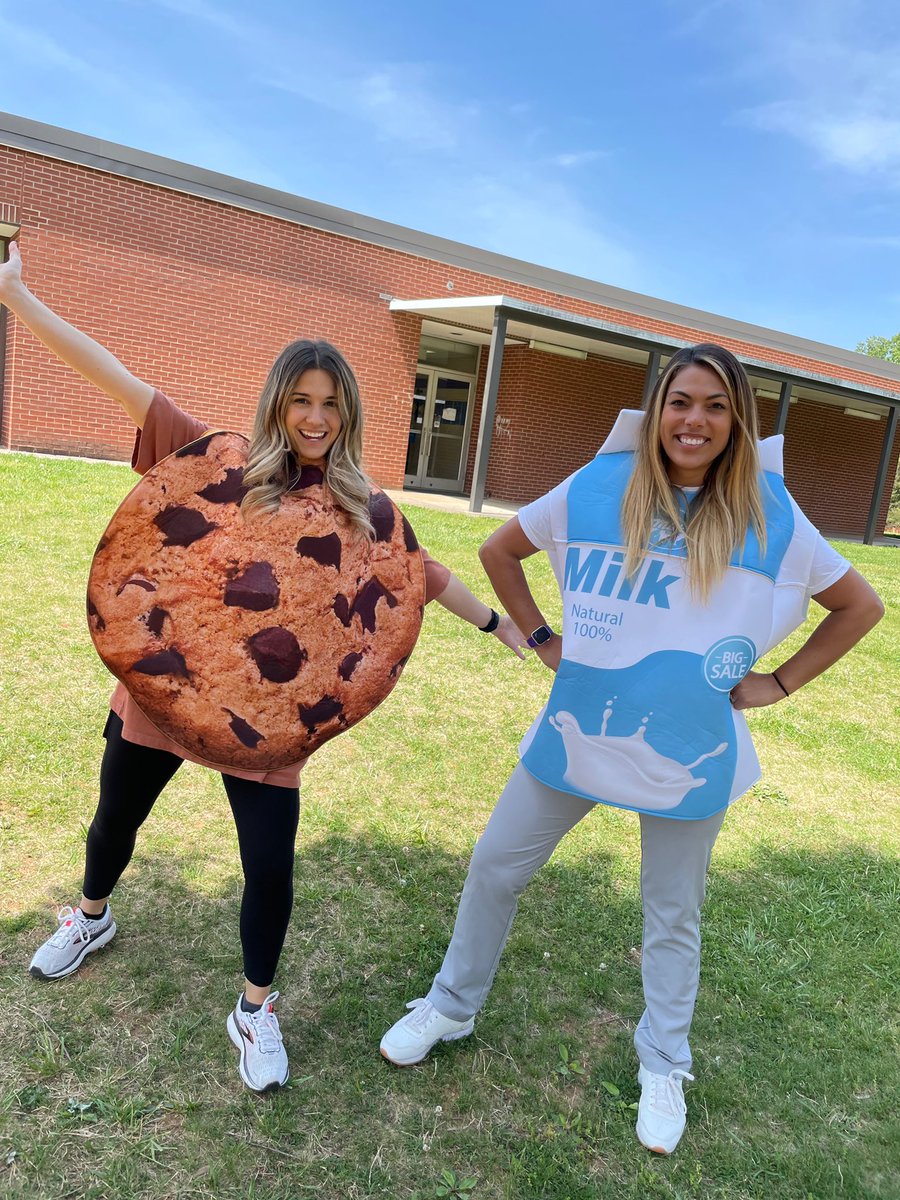 LearnWithMay's tweet image. Milk 🥛 &amp;amp; Cookie 🍪 had a fun last day of #WordWeek