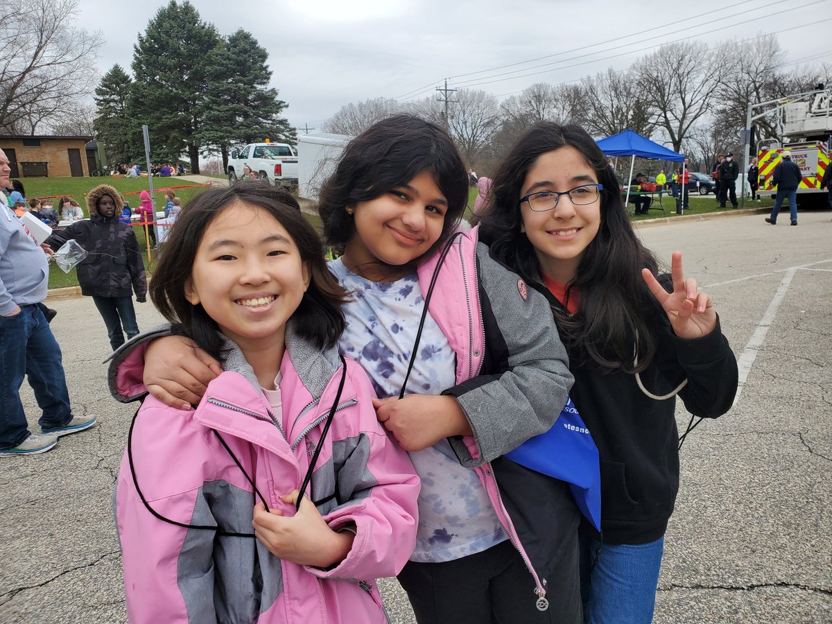 MHansenMN's tweet photo. What a great day for a field trip! Thank you RPU for an amazing Arbor Day celebration!  #HansenLearn #BishopRPS https://t.co/d3MpPsIdGv