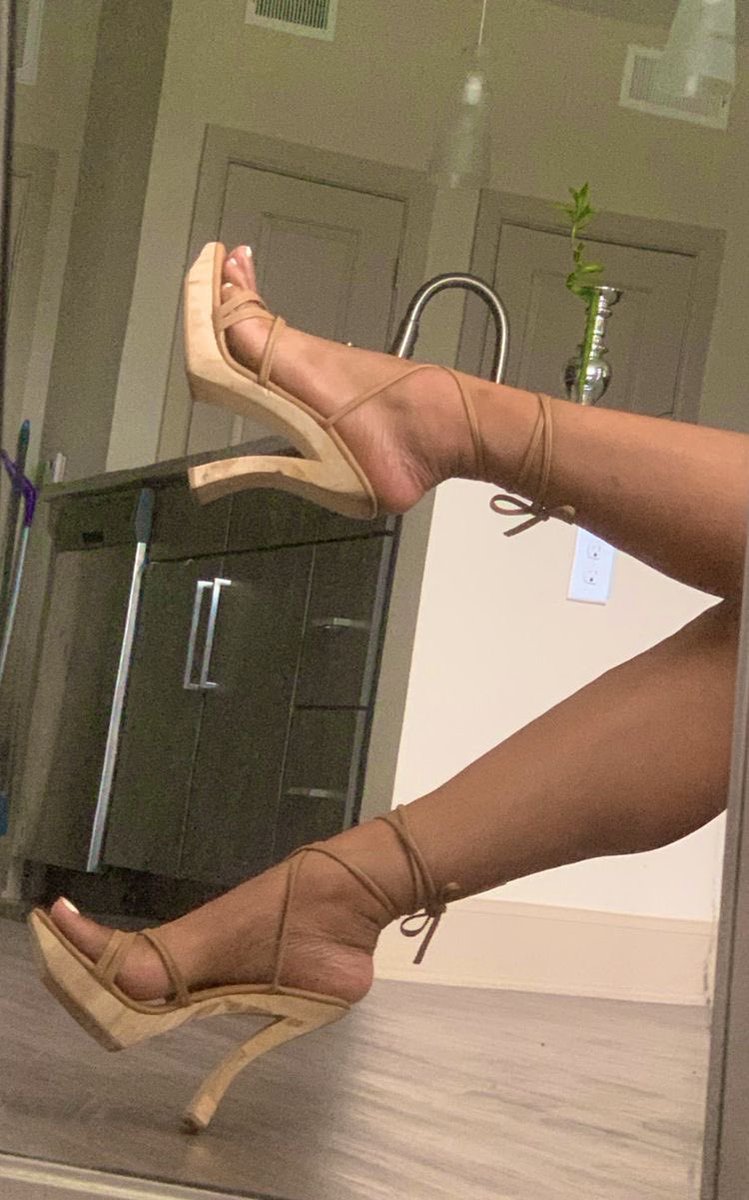 i stole rose’s shoessss😁😝