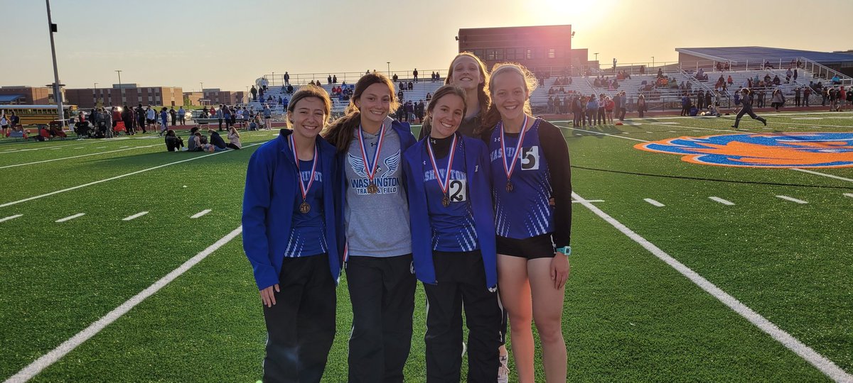 TimRinne's tweet photo. 4x1 with the PR and 3rd place finish!  Nice job ladies. @kroeter_ella @HeggemannDenise @ingrid_figas and Lexi Lewis https://t.co/7kKKKGPP56