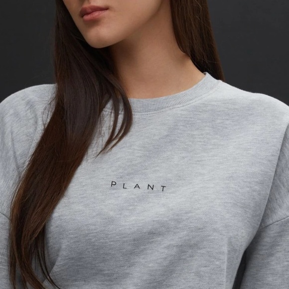frenchspark's tweet photo. So good I had to share! Check out all the items I'm loving on @Poshmarkapp #poshmark #fashion #style #shopmycloset #nike #bespokenfor #tentree: https://t.co/m4phRhJNqJ https://t.co/xLFoKylCtd
