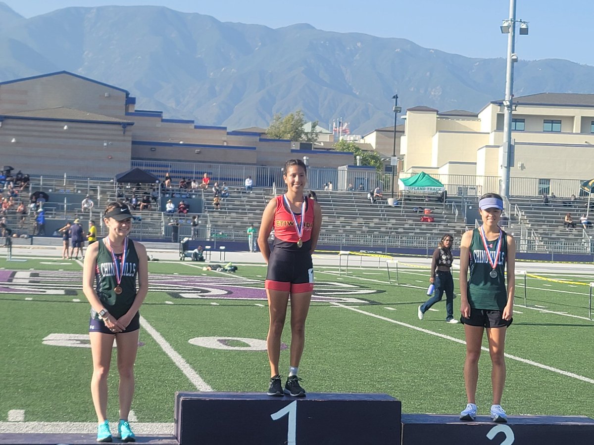 Moving on Karis and Jenna in the 1600m to CIF