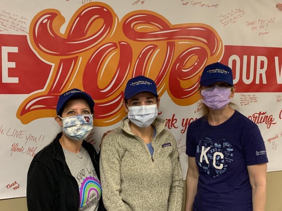 Today was Founder’s Day at my hospital where we volunteer at local organizations in KC. I got to volunteer at one of favorite organizations, Harvesters KC. Added bonus, I got to catch up with old friends. @ChildrensMercy @breatheKC