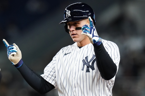 ESPNInsights's tweet photo. Anthony Rizzo already has more HR and RBI in 20 games with the Yankees this season than he had in the 49 games with them following his trade from the Cubs last season.

Last Season: 8 HR, 21 RBI in 49 games

This Season: 9 HR, 21 RBI in 20 games https://t.co/ddHKDHFyb1