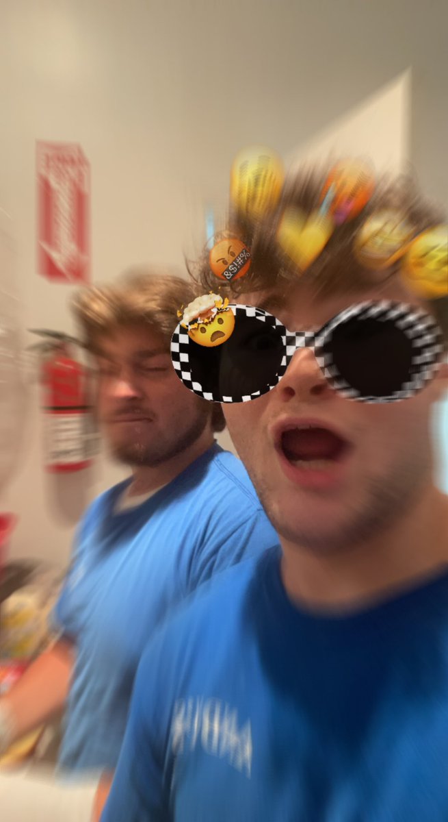 powell___'s tweet photo. My granny told me this is the last thing you see before you die https://t.co/3HMMVPOdZi