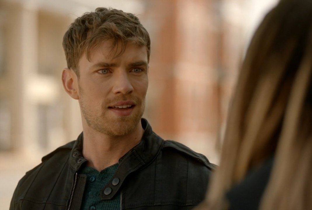malec_13's tweet photo. The way he backed down when it was Jed confronting him #benjed #jedetheus https://t.co/xAMh63AyMH