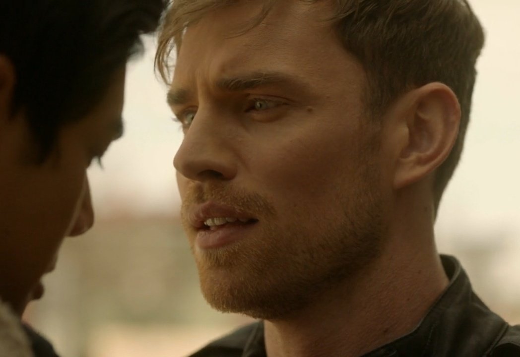 malec_13's tweet photo. The way he backed down when it was Jed confronting him #benjed #jedetheus https://t.co/xAMh63AyMH