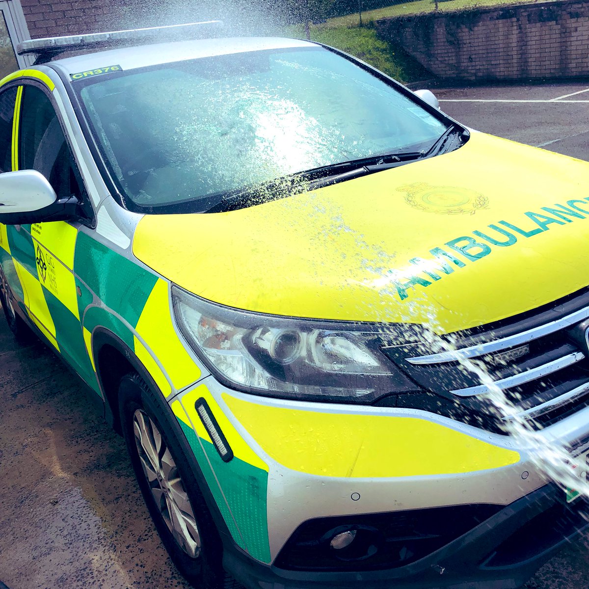 owenmorgs's tweet photo. A busy day on the RRV…much more rewarding that previous #AnotherDayAnotherDesignDollar career. Even turned up early to give the vehicle a hose down & attempt a selfie! #TeamWAST #Paramedic #Ambiwlans 1/2 https://t.co/nI3DwgLLl9