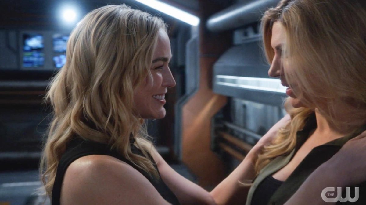 cocapitanas's tweet photo. they deserve a better ending!!!

#LegendsOfTomorrow https://t.co/CDDawG6pIu