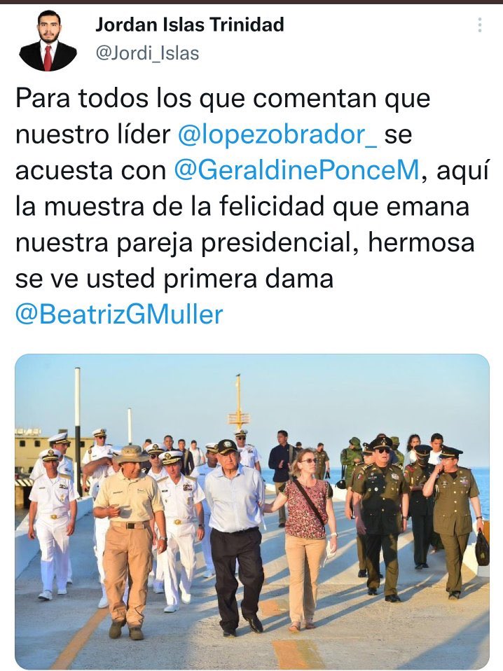 La felicidad que emana… 
Más bien parece que lo llevan detenido 😅